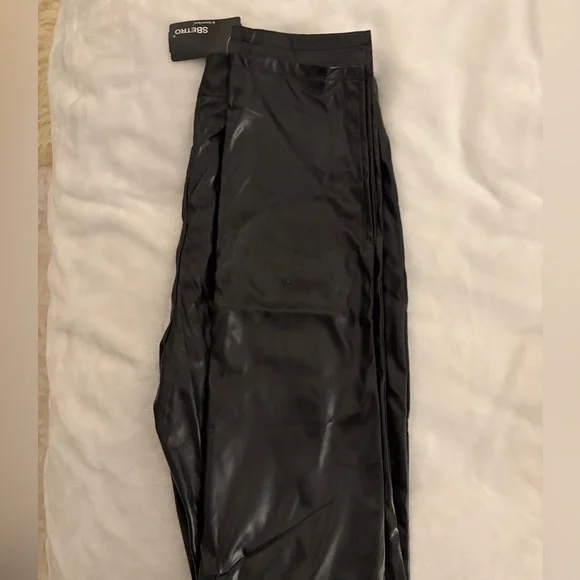 Sbetro Black Faux Leather Pants, Size Large - Picture 5 of 5